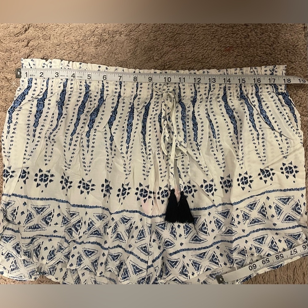 Hayden
Womens shorts
Size 1XL
NWT - Picture 4 of 5